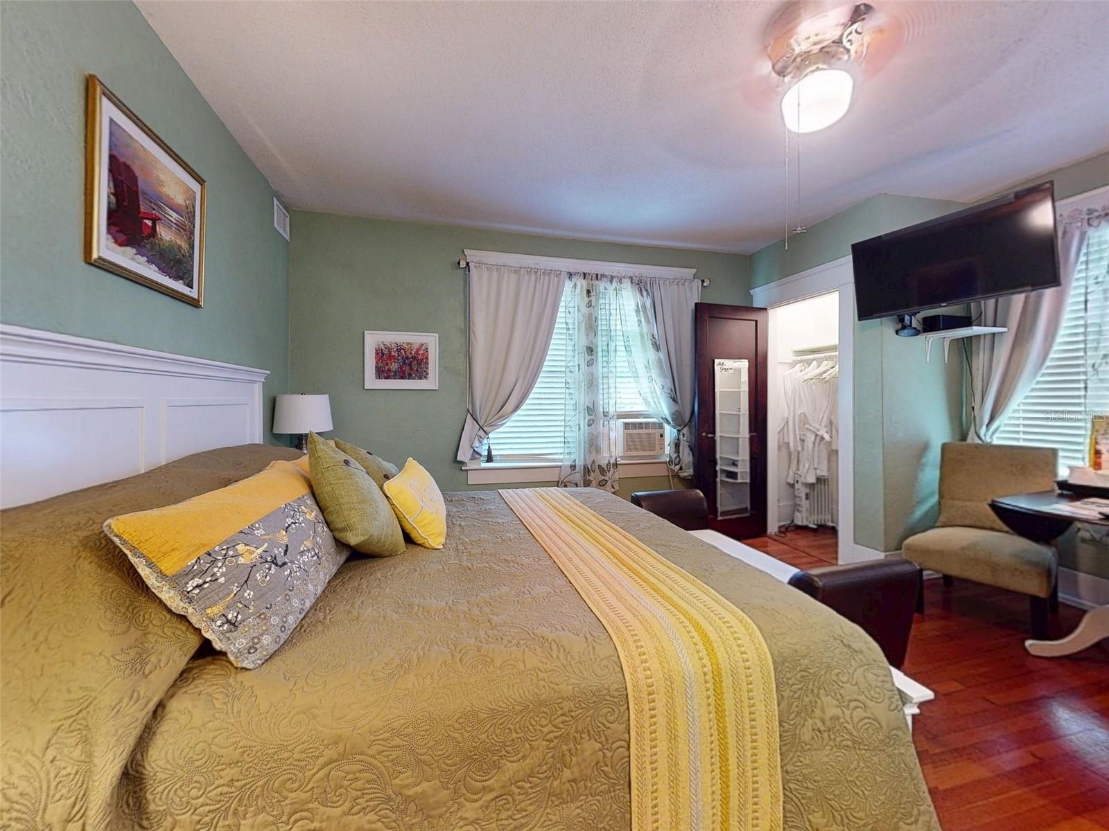 Image 75 of 100 For 544 Palmetto Avenue