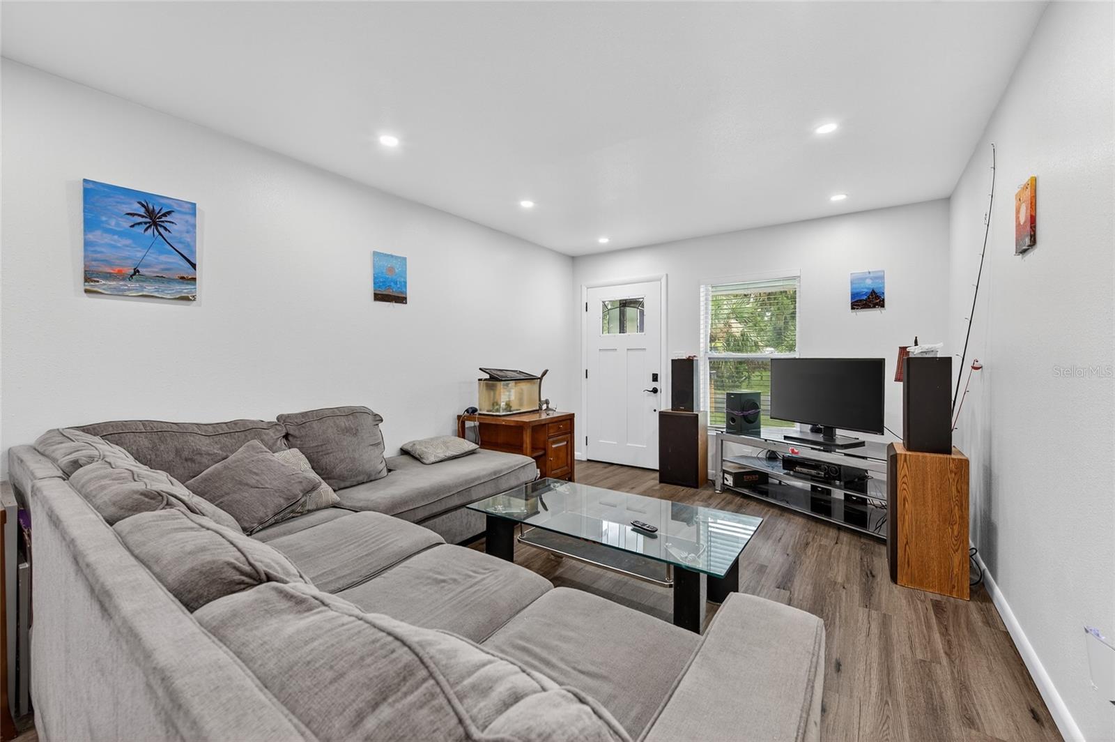 Image 17 of 24 For 334 Sheldon Street
