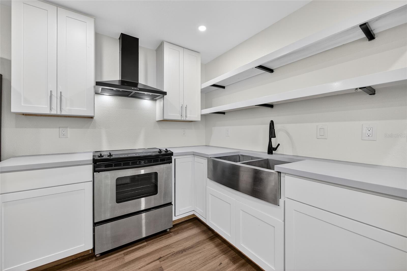 Image 18 of 24 For 334 Sheldon Street