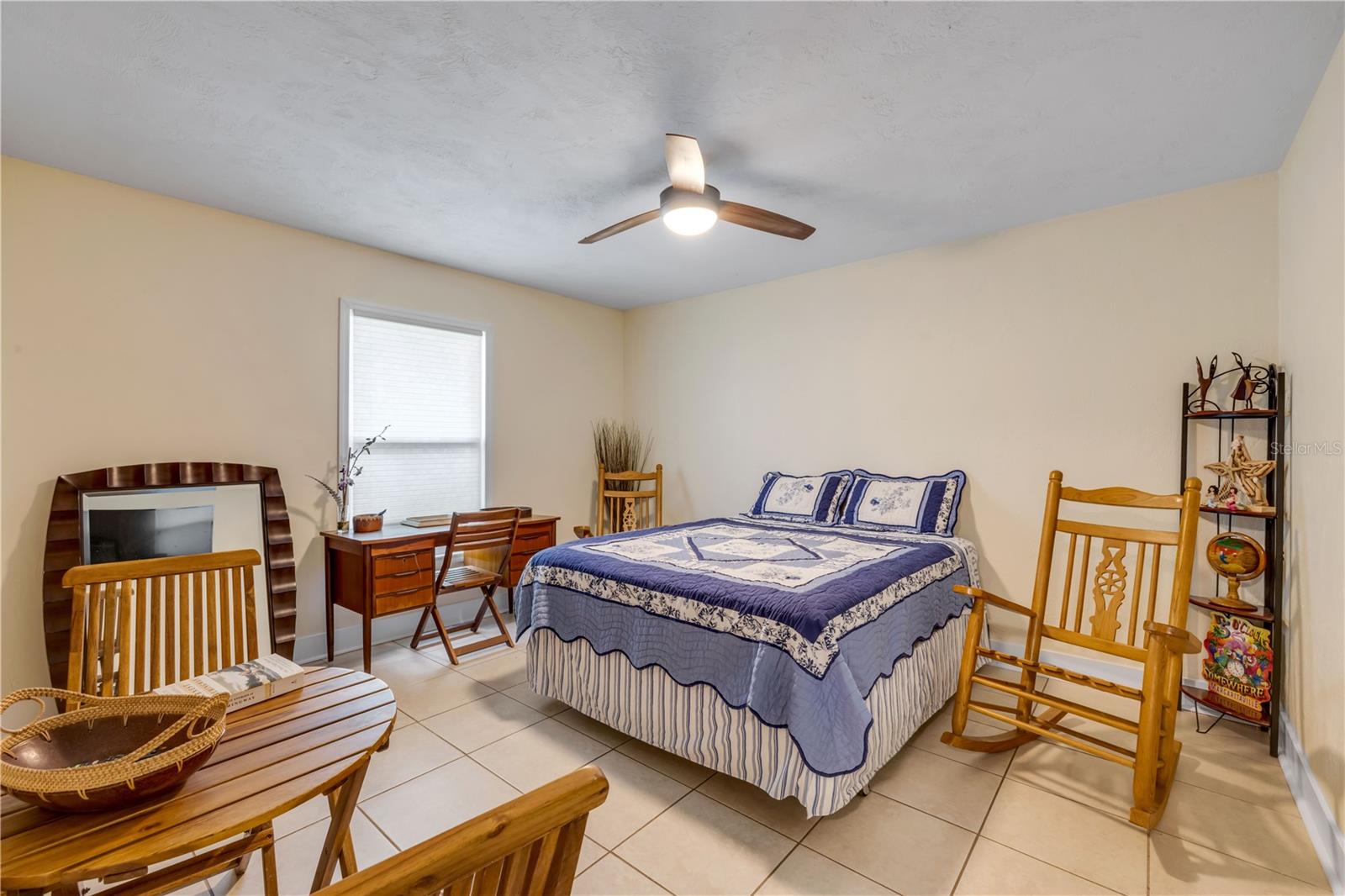 Image 32 of 49 For 487 Dawnview Square