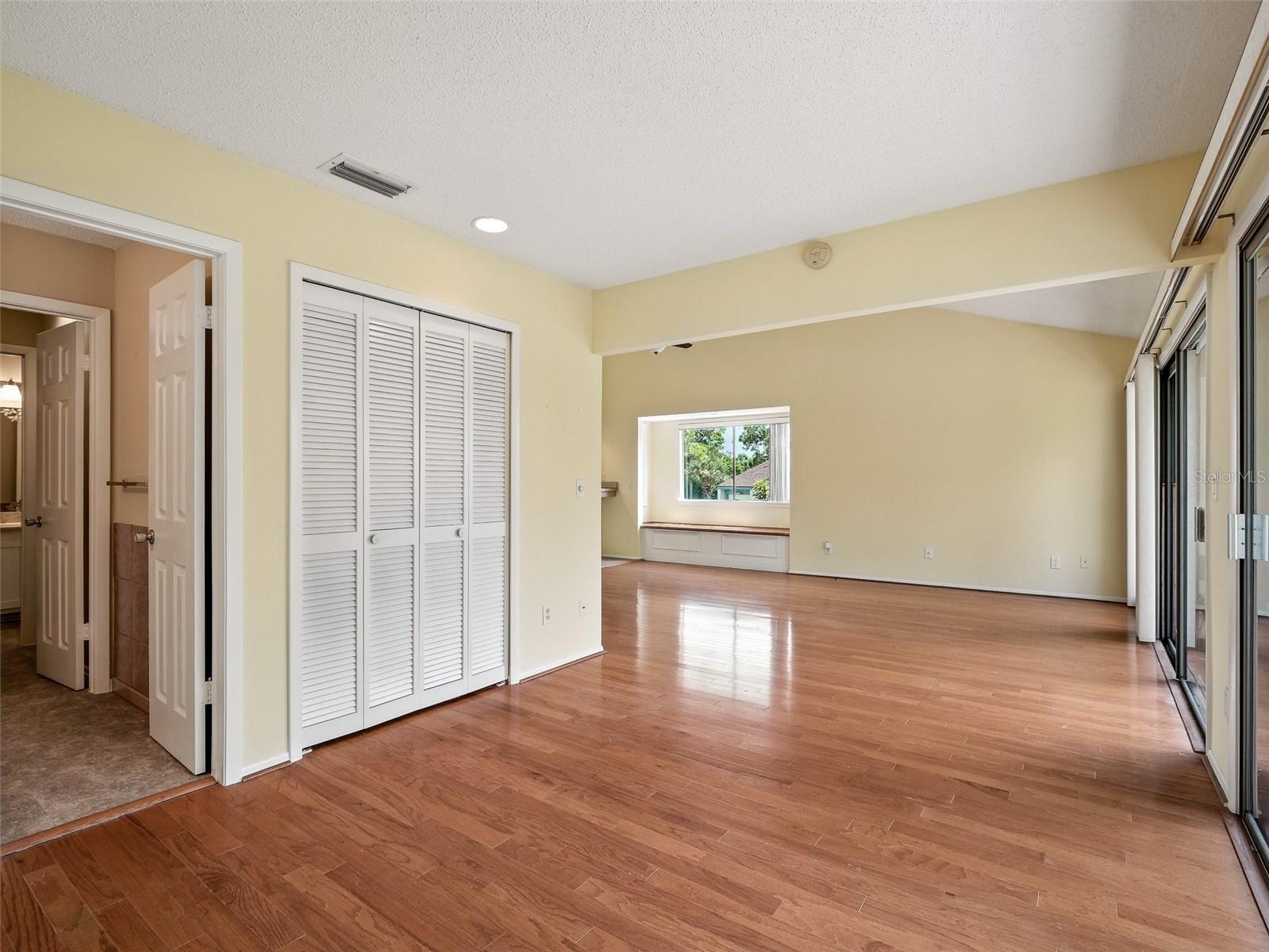 Image 10 of 47 For 191 Club House Boulevard