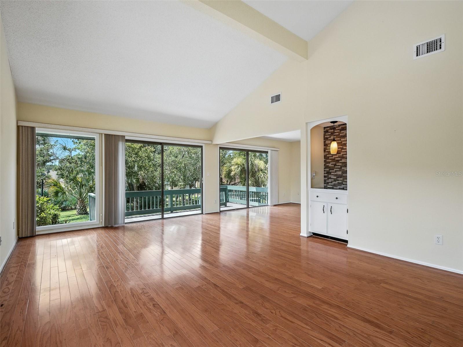 Image 11 of 47 For 191 Club House Boulevard