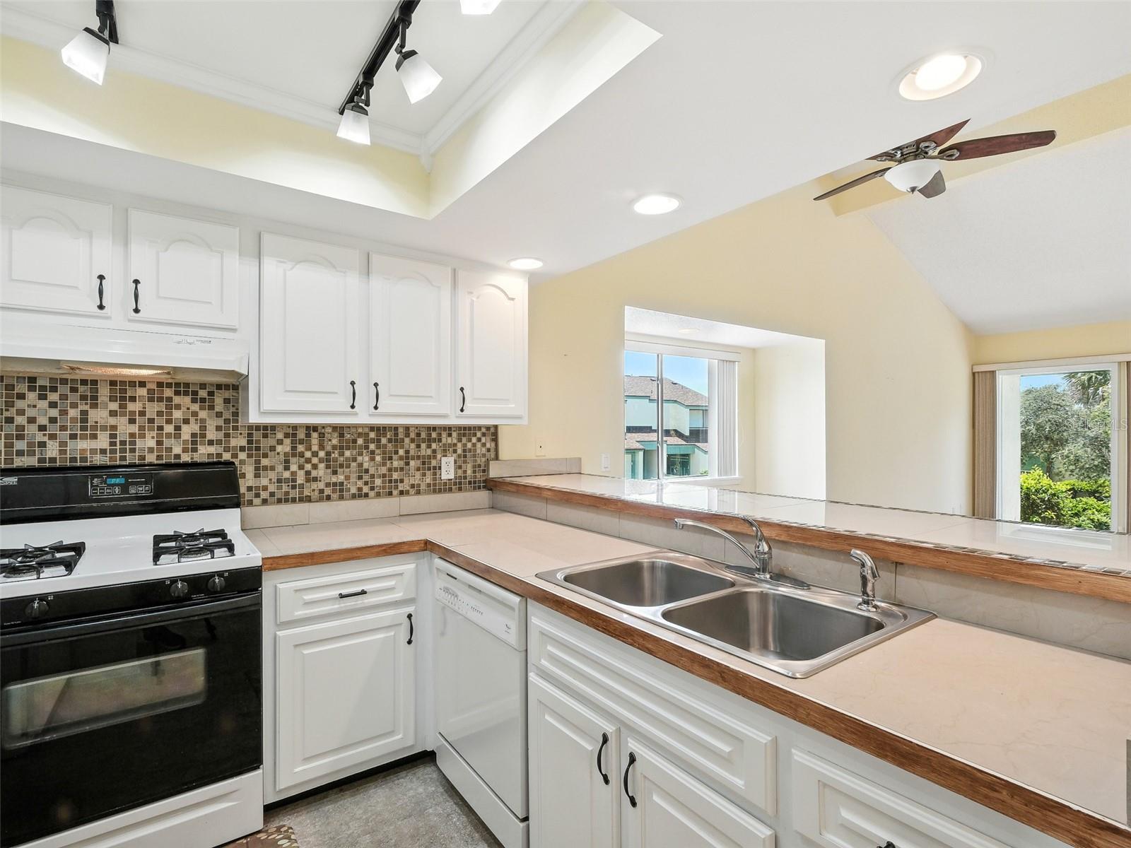 Image 14 of 47 For 191 Club House Boulevard