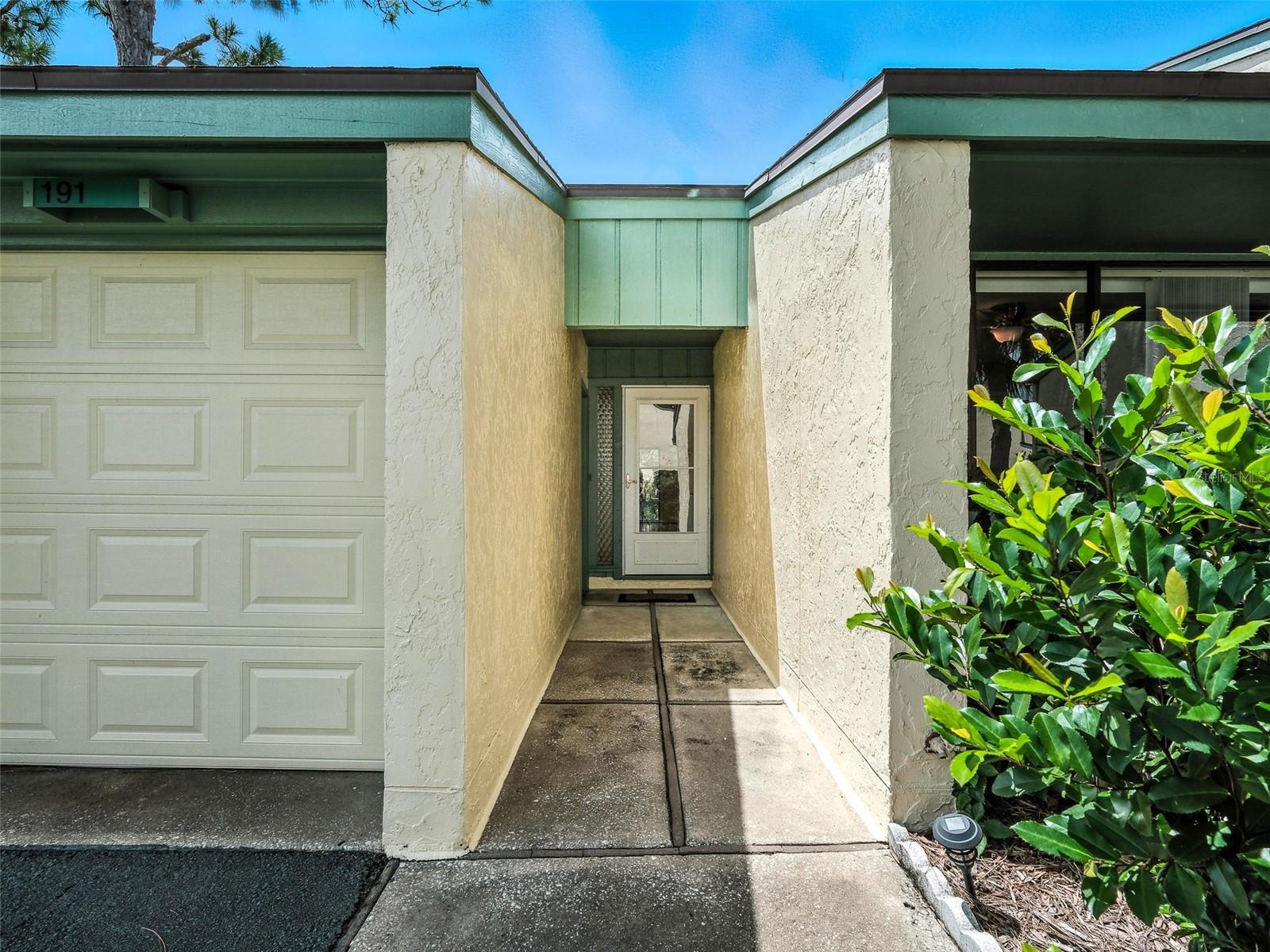 Image 24 of 47 For 191 Club House Boulevard