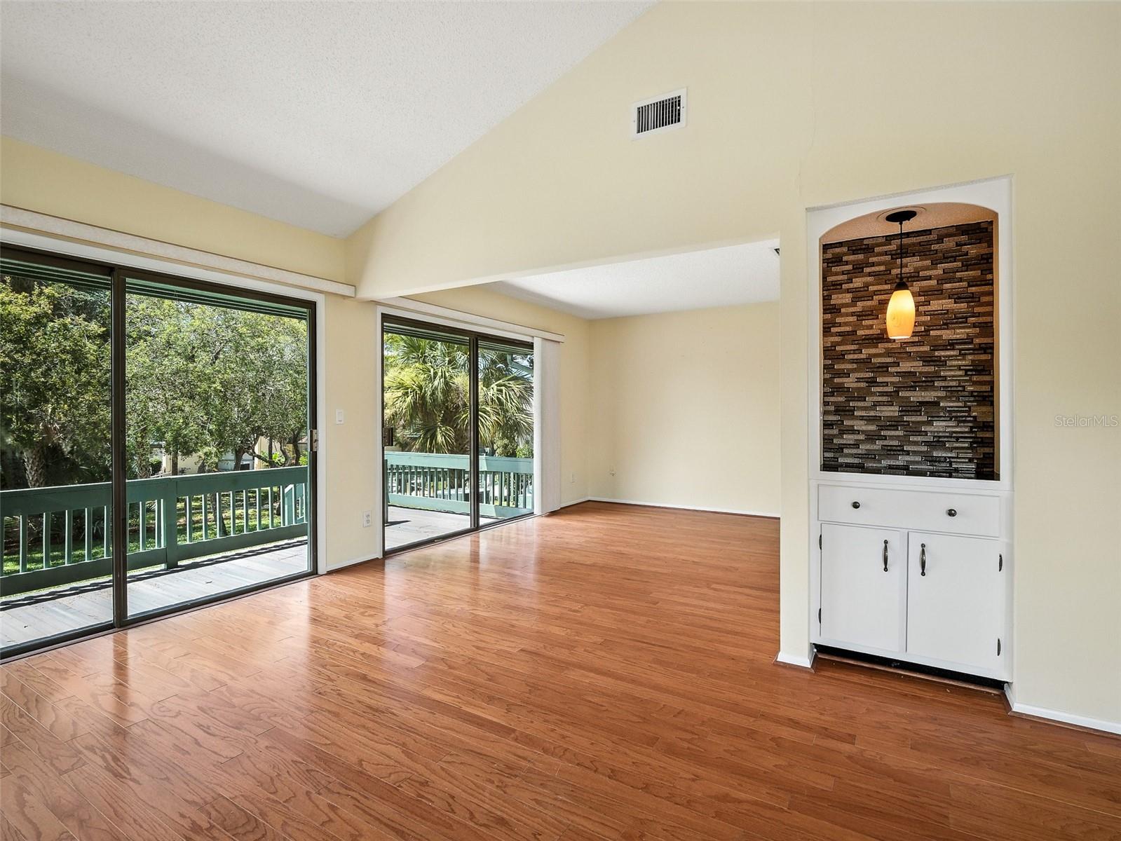 Image 6 of 47 For 191 Club House Boulevard