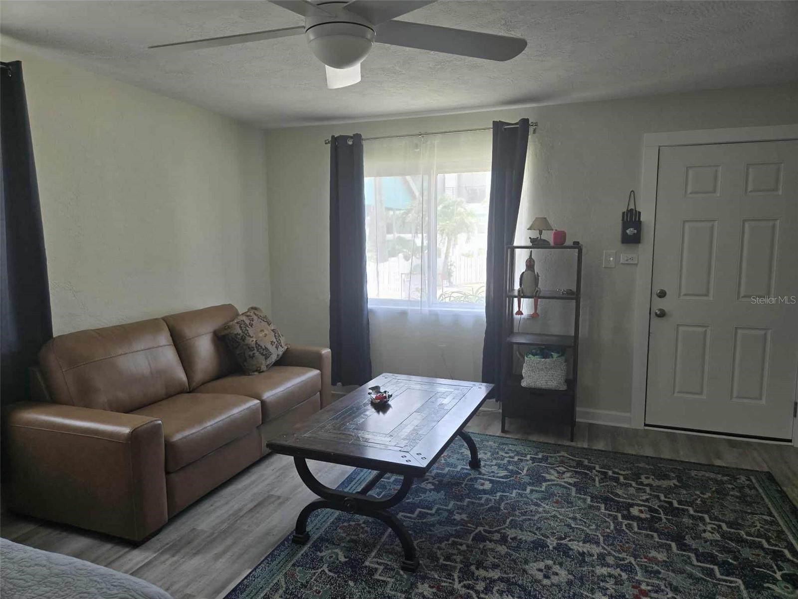 Image 4 of 7 For 411 Esther Street