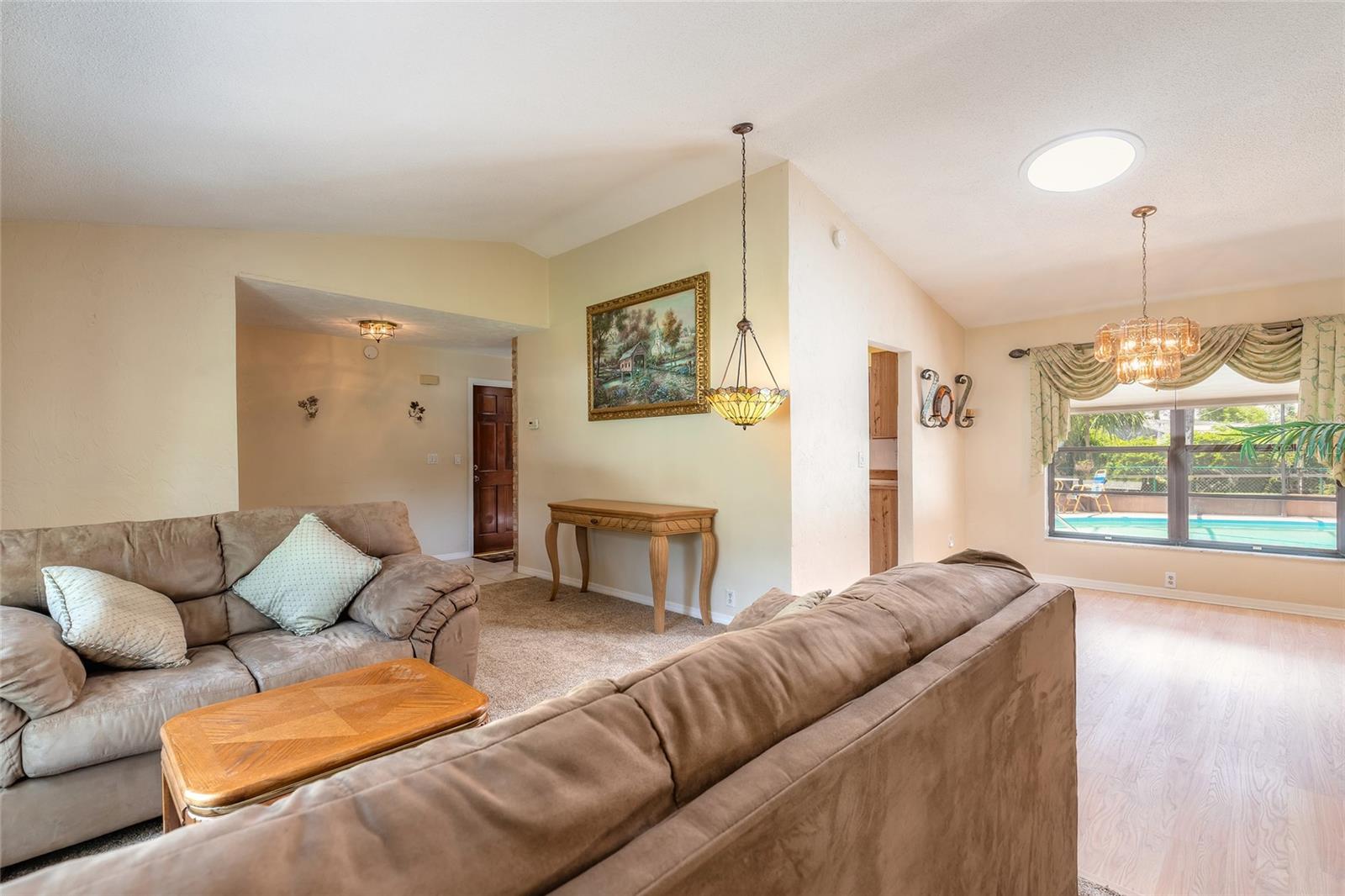 Image 10 of 43 For 437 Woodstock Drive