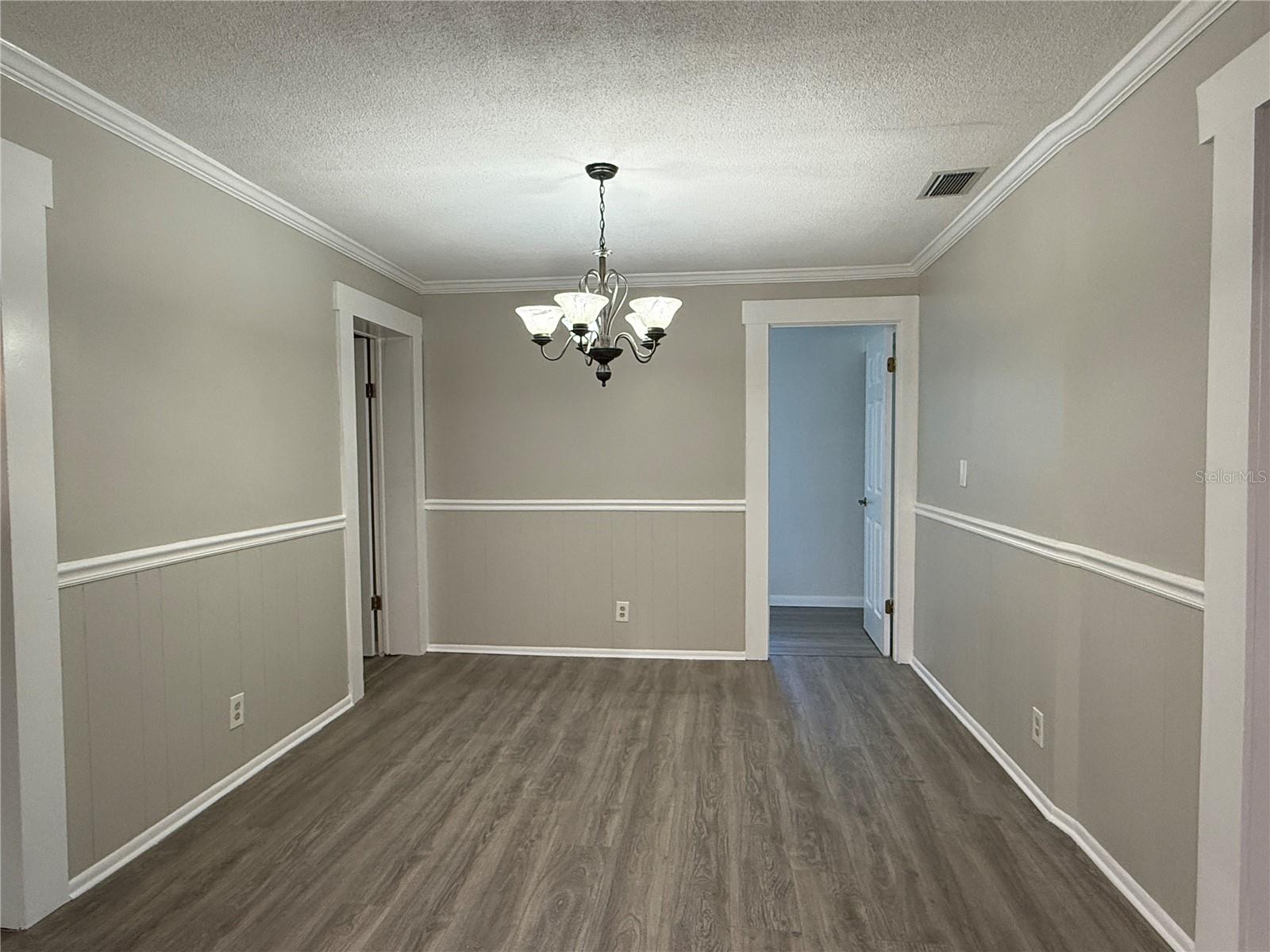 Image 8 of 25 For 105 Wimbledon Court