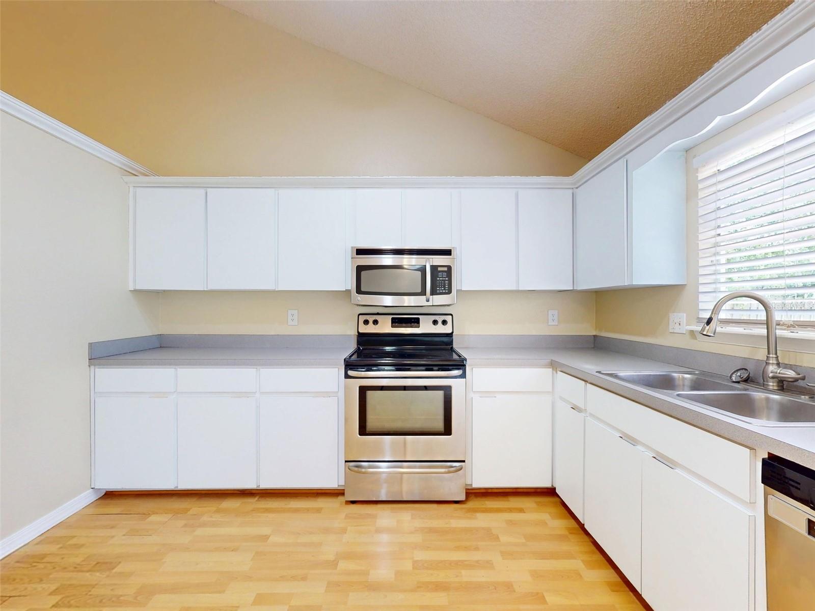 Image 10 of 40 For 1377 7th Avenue