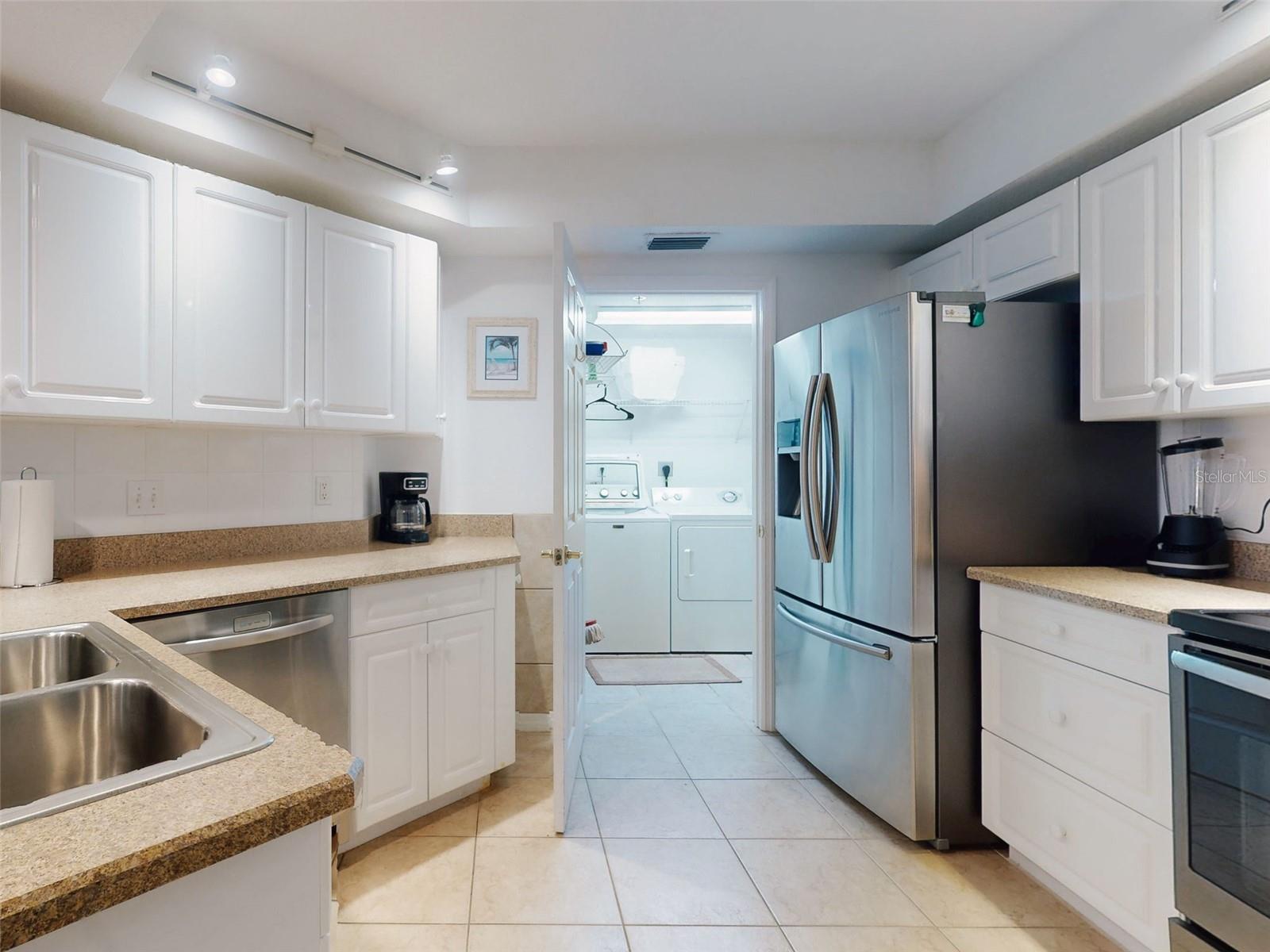 Image 22 of 84 For 5300 Atlantic Avenue 15-206