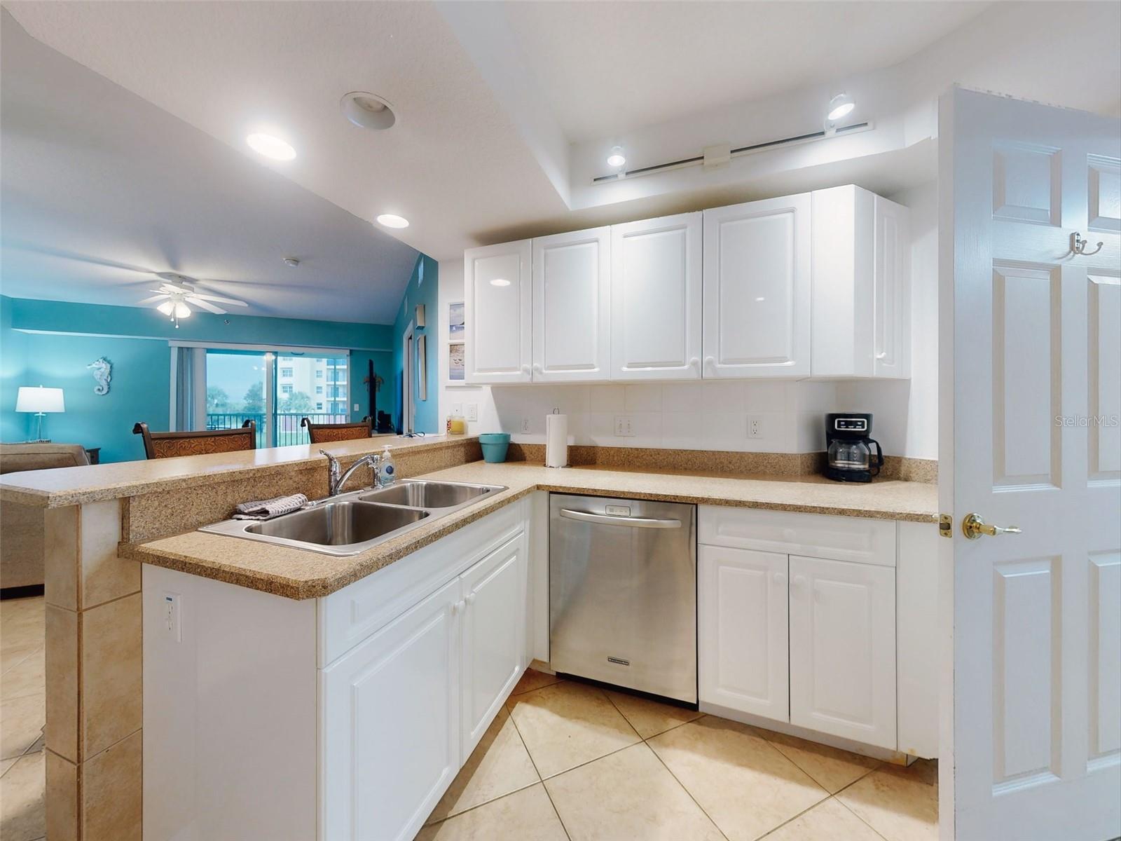 Image 23 of 84 For 5300 Atlantic Avenue 15-206