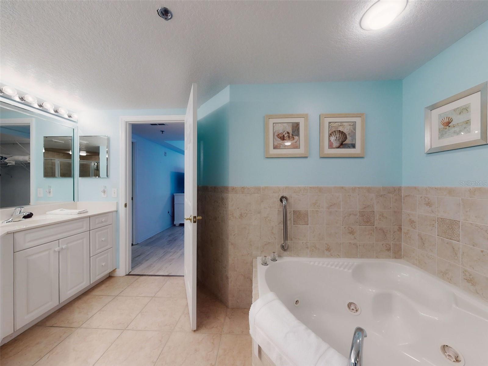 Image 36 of 84 For 5300 Atlantic Avenue 15-206