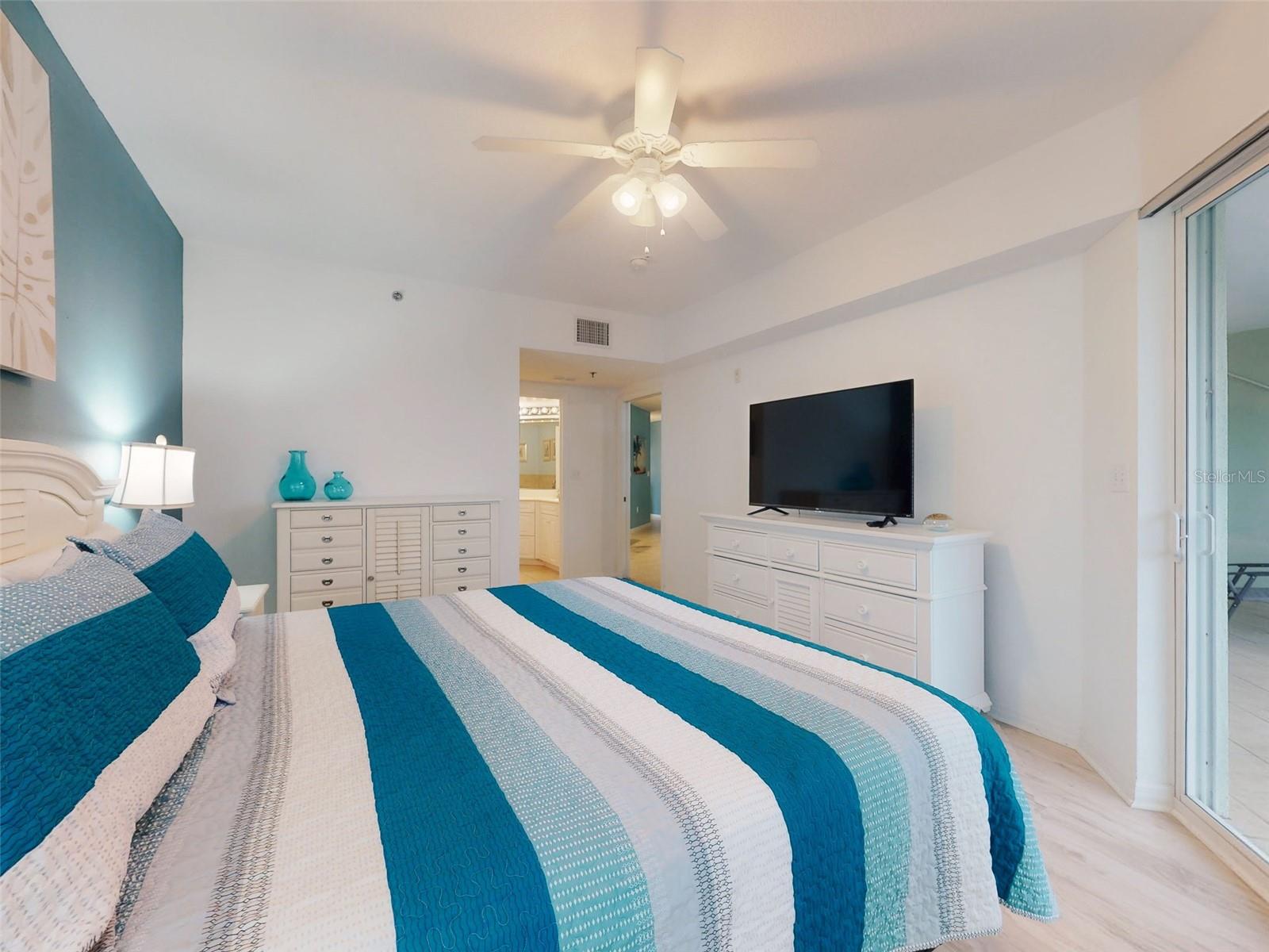 Image 42 of 84 For 5300 Atlantic Avenue 15-206
