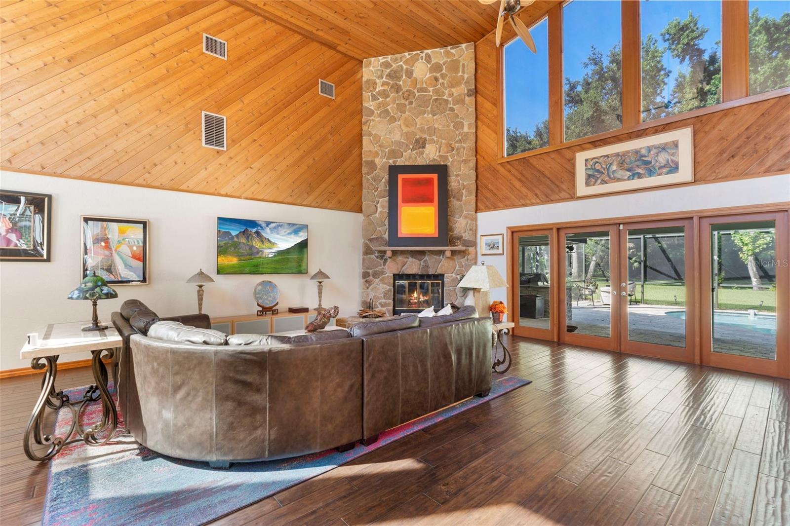 Image 15 of 53 For 550 Timberlane Drive