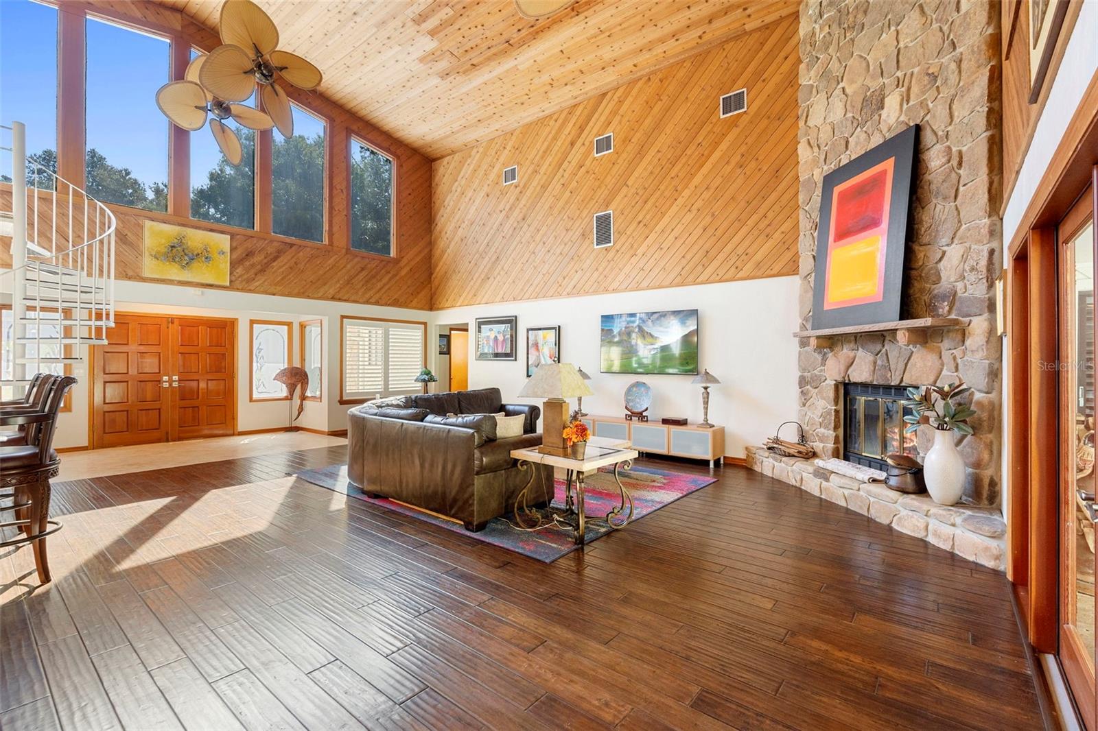 Image 16 of 53 For 550 Timberlane Drive