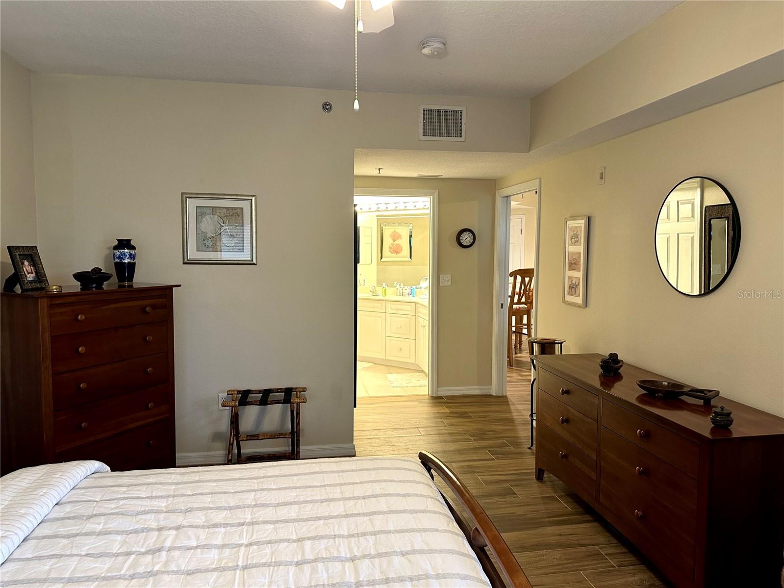 Image 14 of 36 For 5300 Atlantic Avenue 8-206