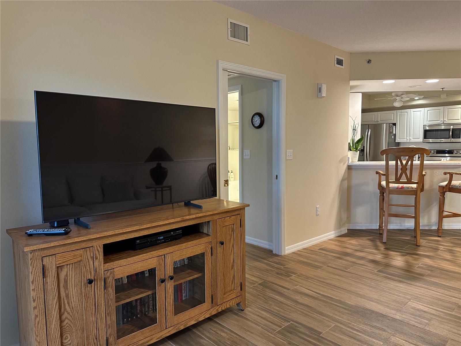 Image 13 of 40 For 5300 Atlantic Avenue 8-206