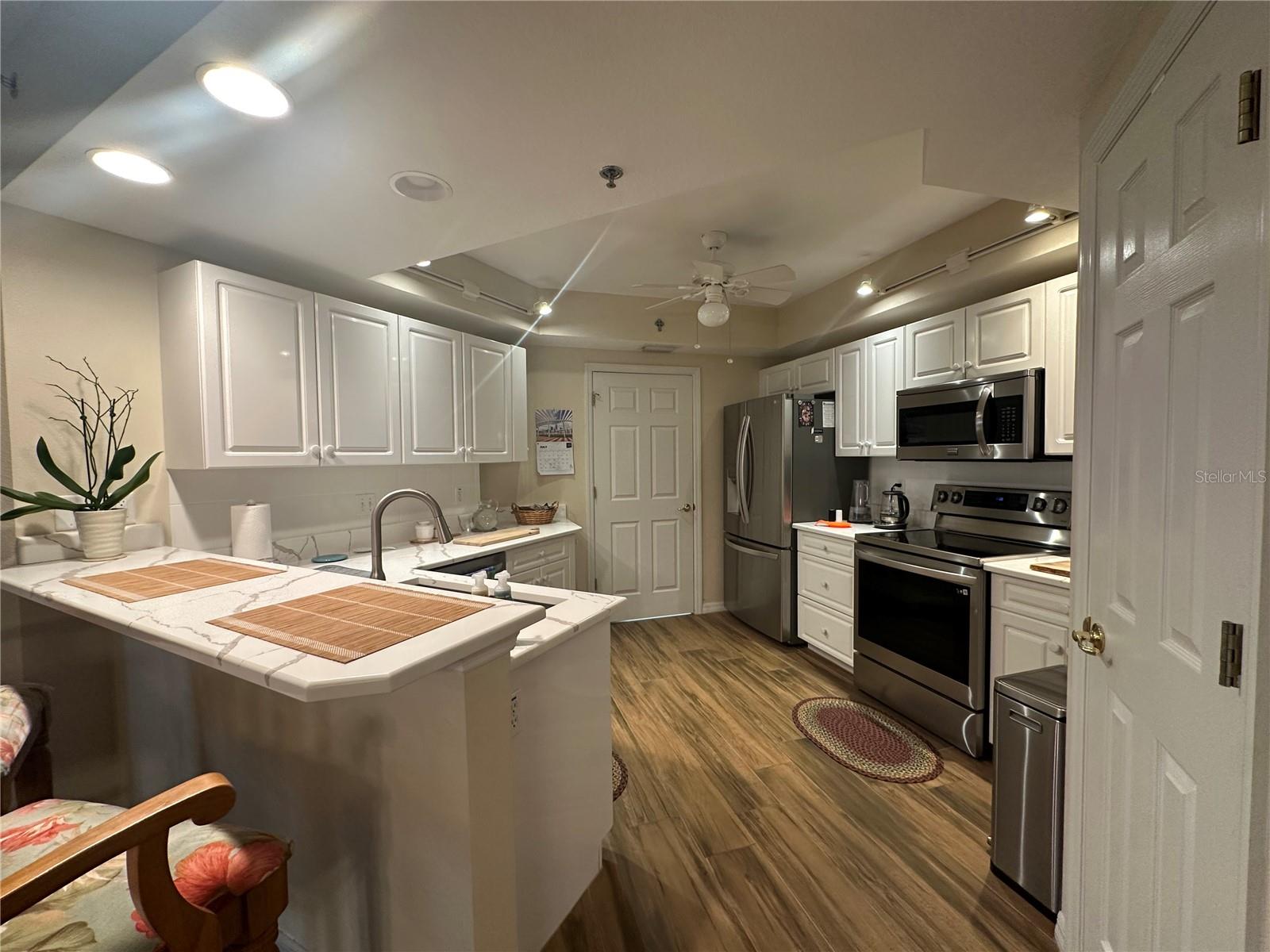 Image 5 of 40 For 5300 Atlantic Avenue 8-206