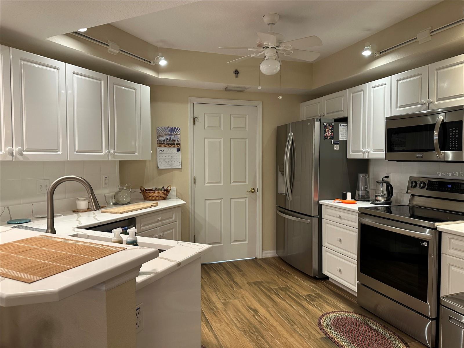 Image 6 of 40 For 5300 Atlantic Avenue 8-206