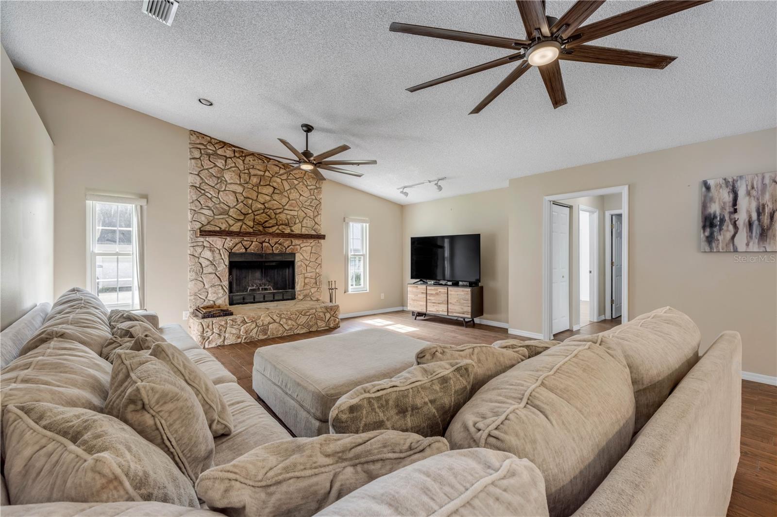 Image 26 of 92 For 3080 Ragis Road