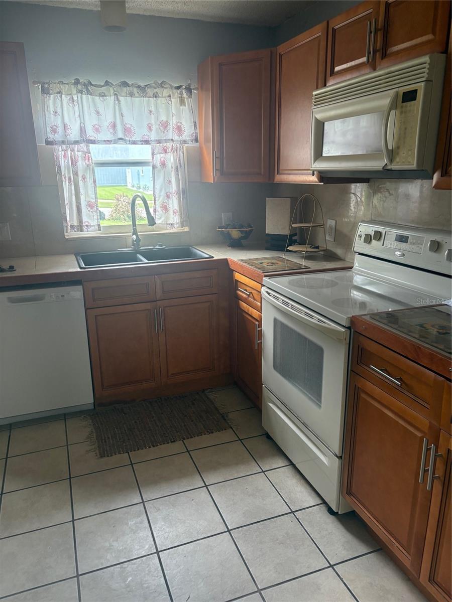 Image 11 of 32 For 739 Laurel Bay Circle