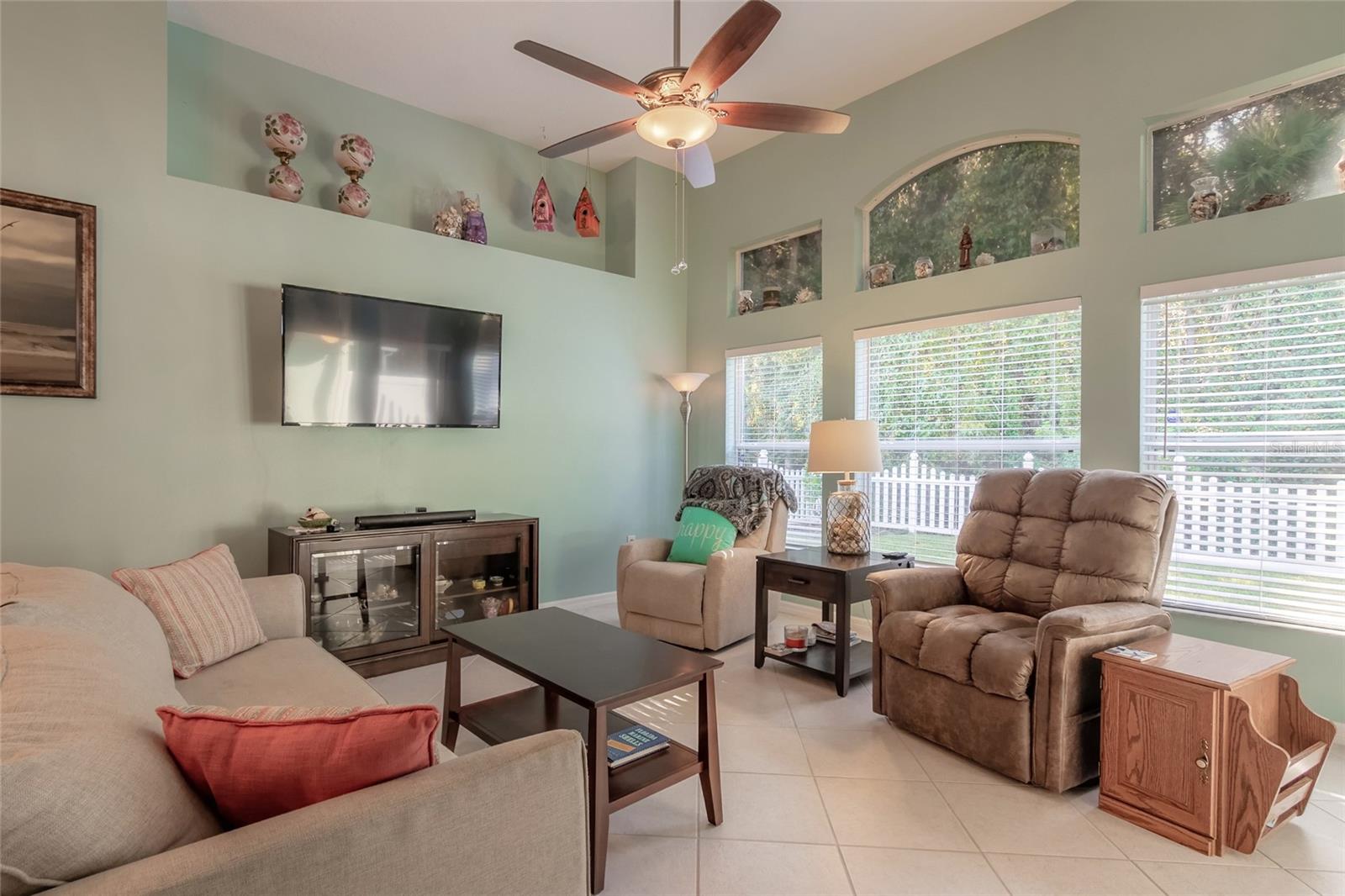 Image 18 of 44 For 704 Coral Trace Boulevard