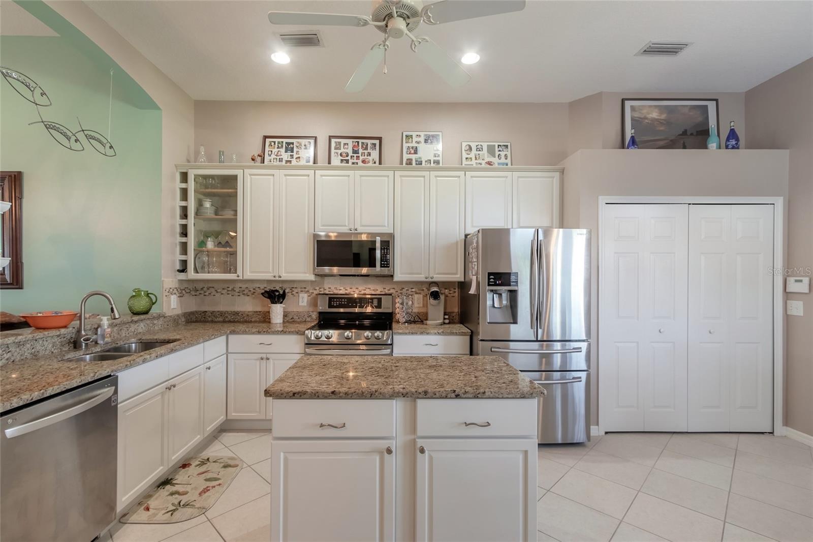 Image 23 of 44 For 704 Coral Trace Boulevard