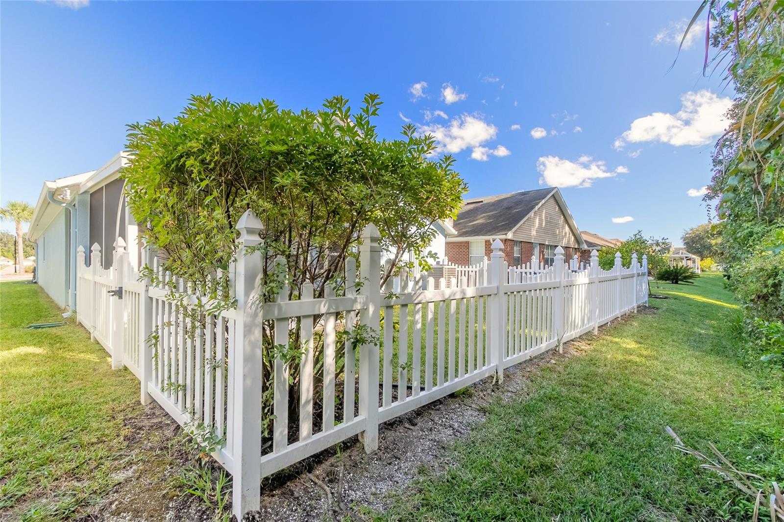 Image 32 of 44 For 704 Coral Trace Boulevard