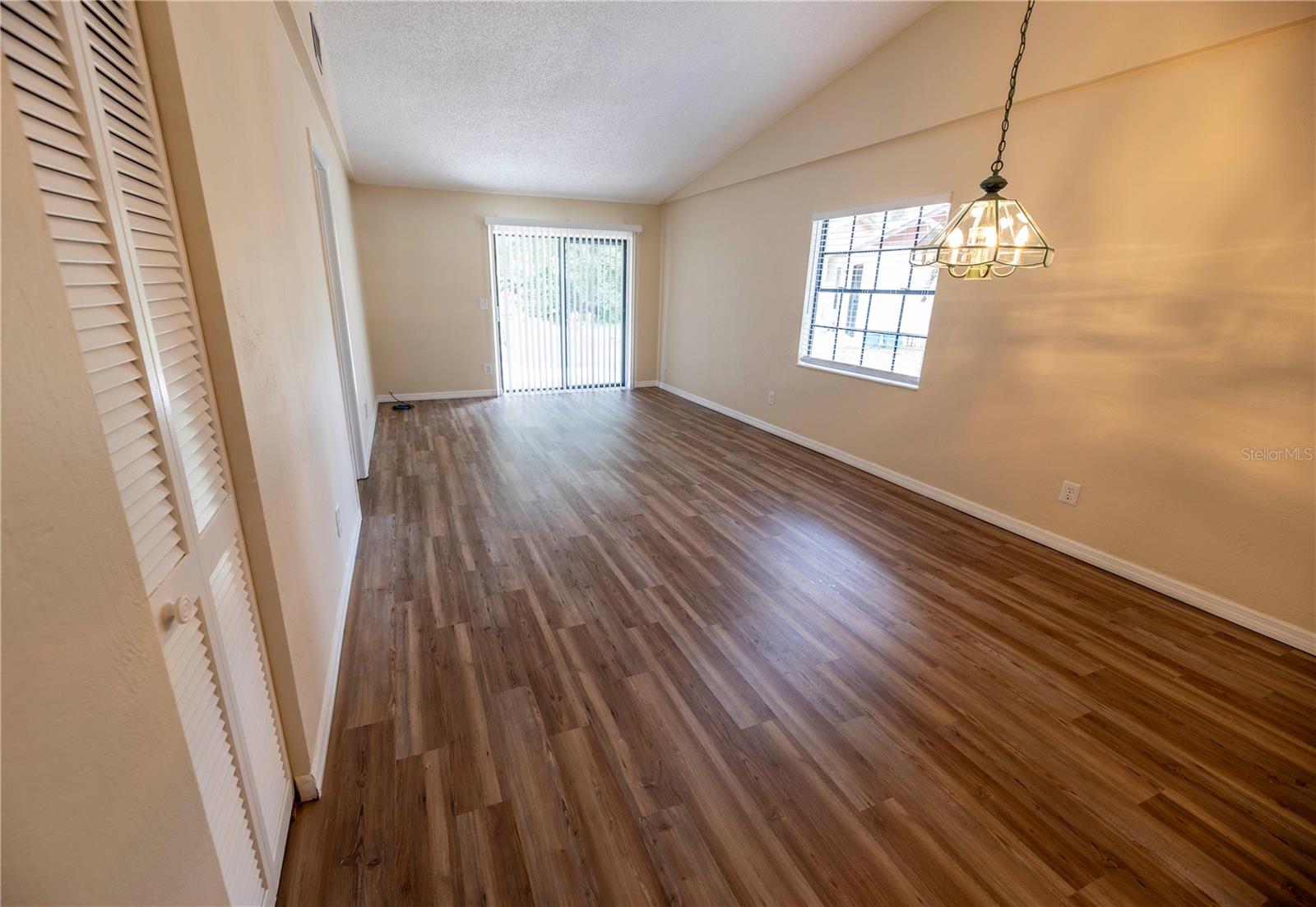 Image 2 of 14 For 853 Stonybrook Circle