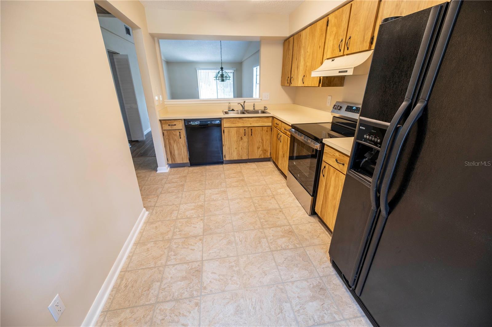 Image 4 of 14 For 853 Stonybrook Circle