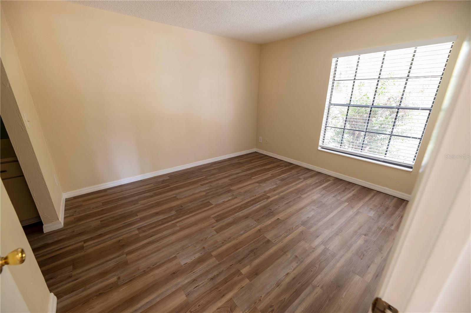 Image 7 of 14 For 853 Stonybrook Circle