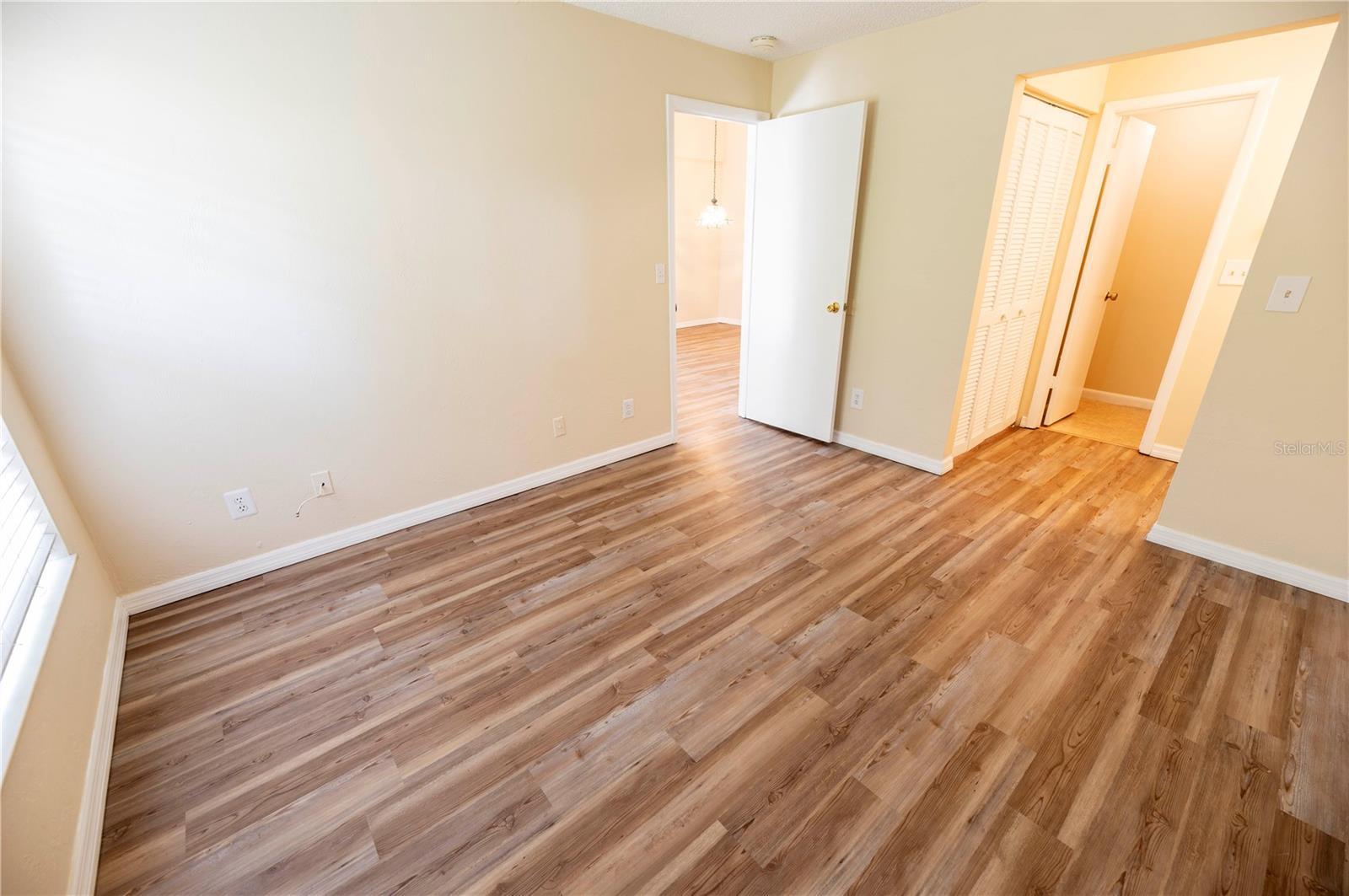 Image 8 of 14 For 853 Stonybrook Circle