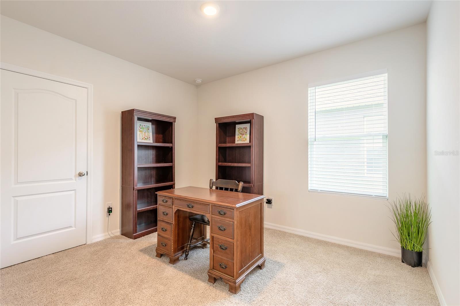 Image 11 of 39 For 333 Caryota Court