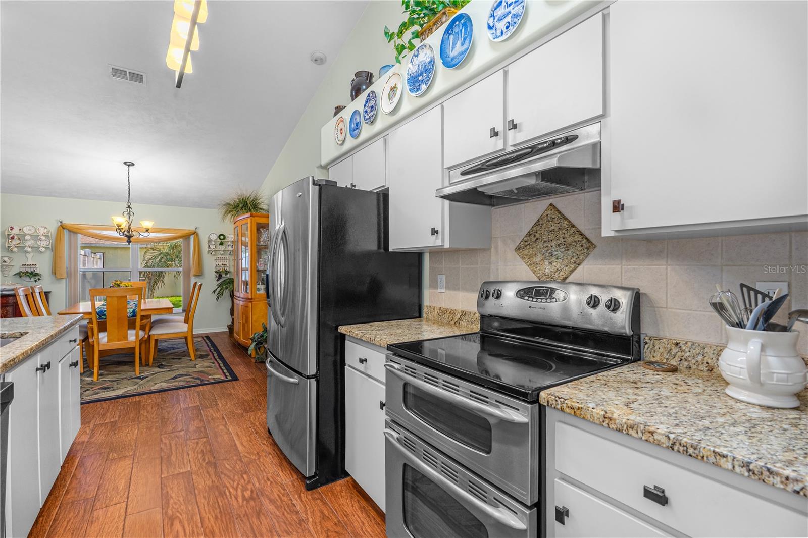 Image 11 of 46 For 993 Appleview Way