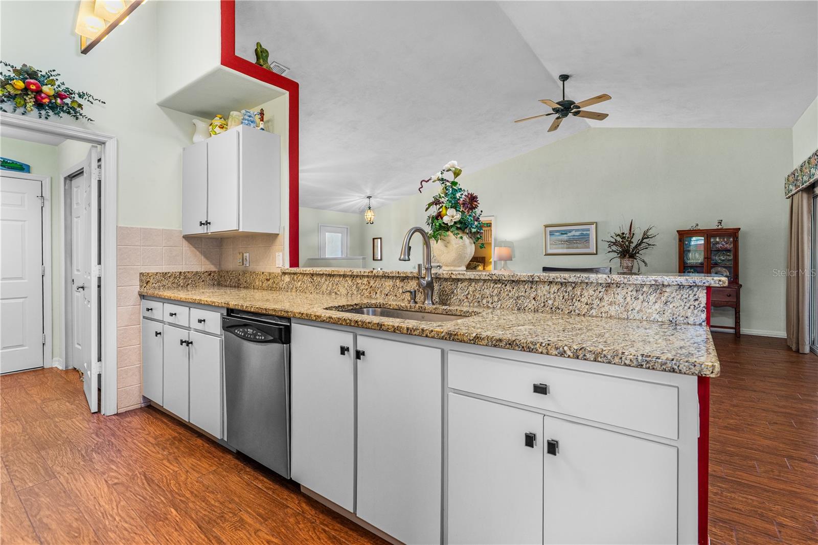 Image 12 of 46 For 993 Appleview Way