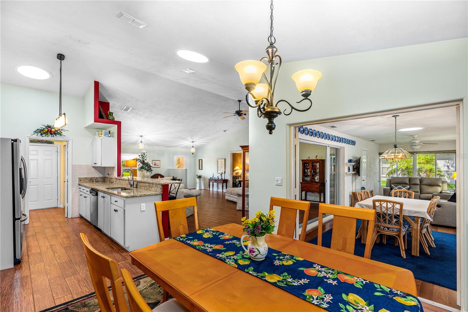 Image 13 of 46 For 993 Appleview Way