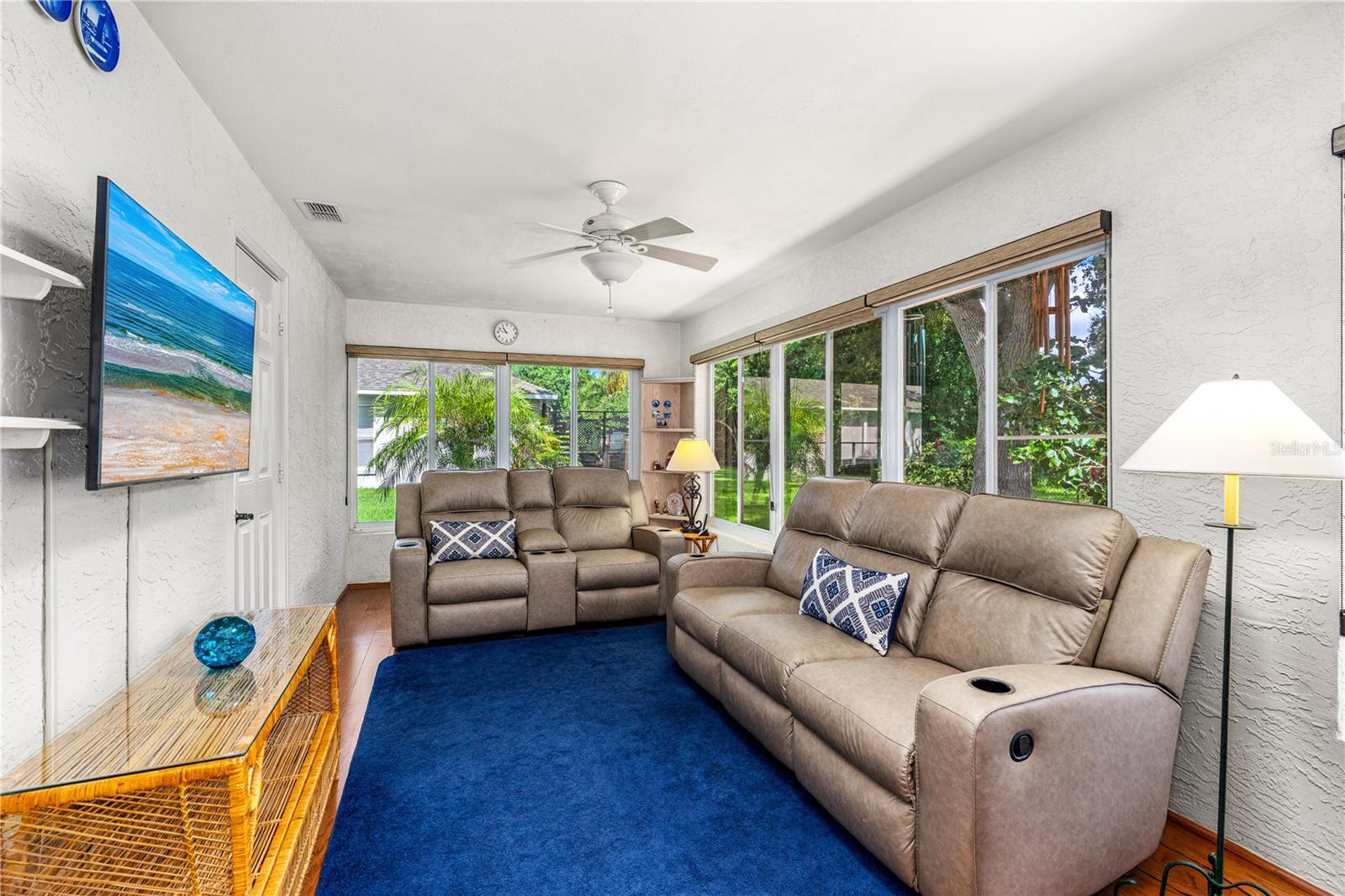 Image 29 of 46 For 993 Appleview Way