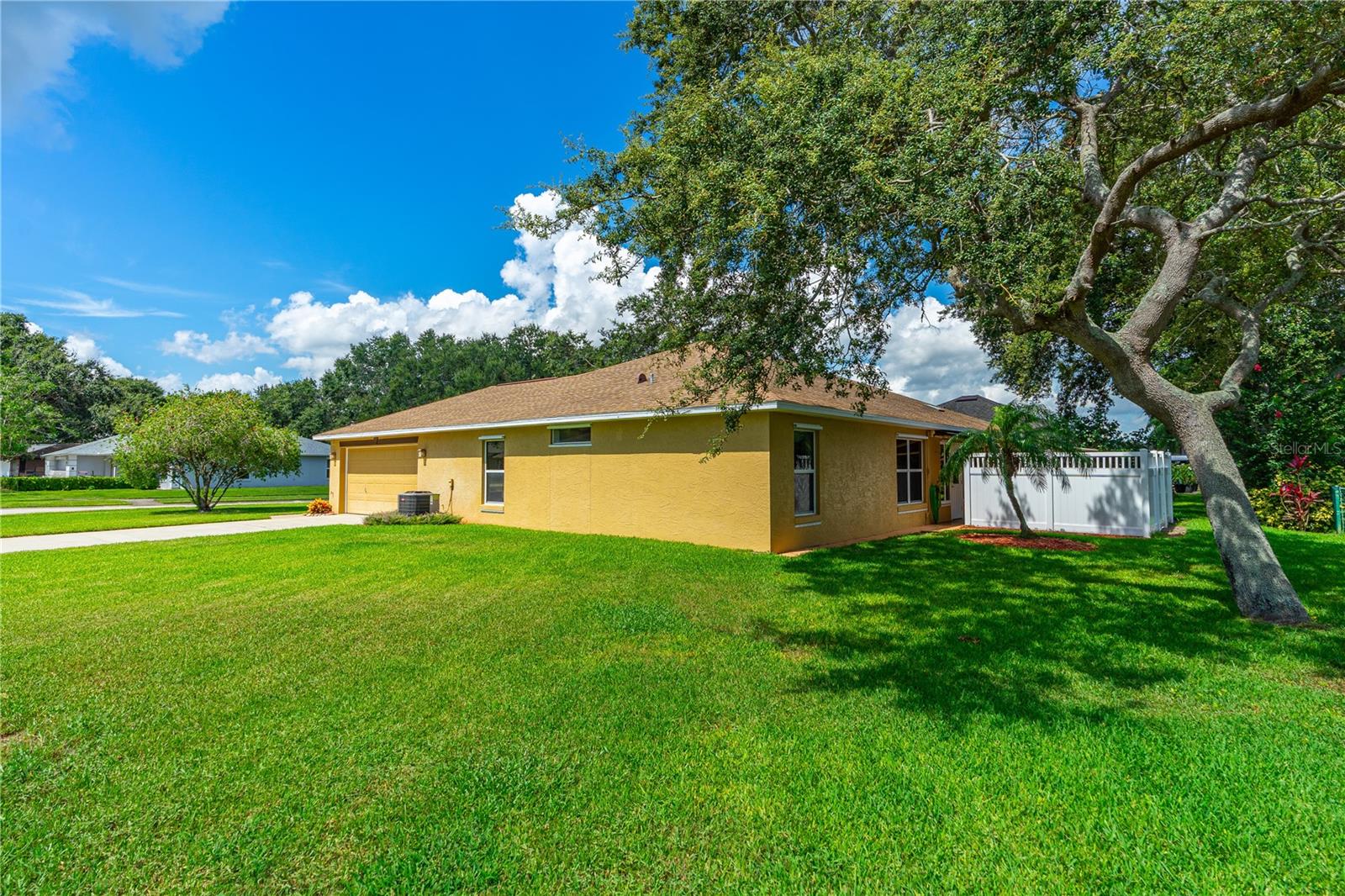 Image 37 of 46 For 993 Appleview Way