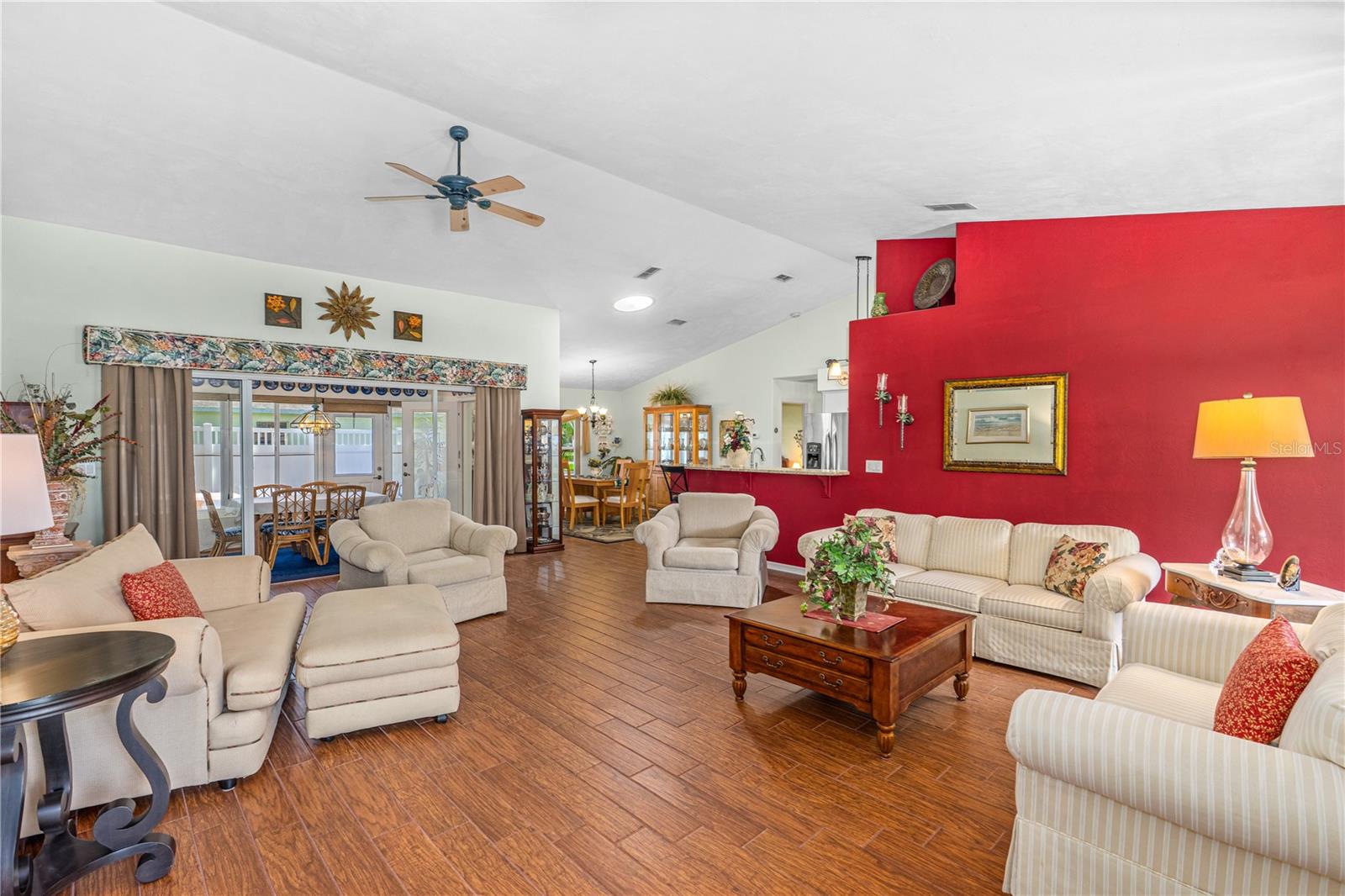 Image 6 of 46 For 993 Appleview Way