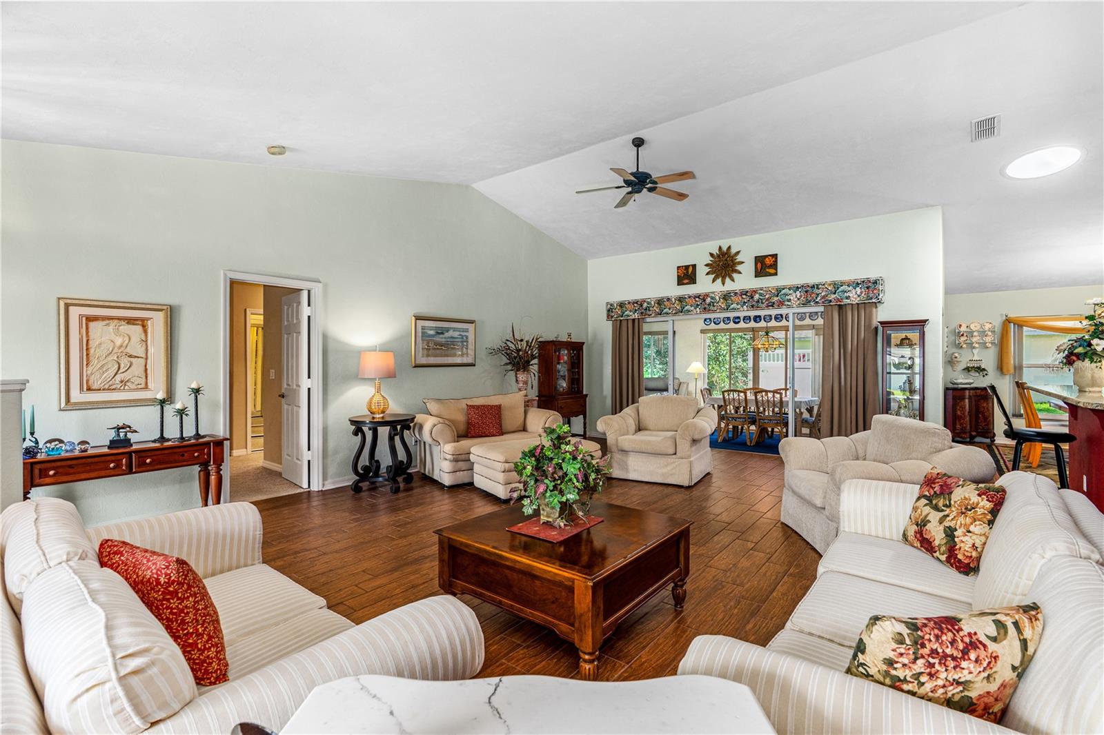 Image 7 of 46 For 993 Appleview Way
