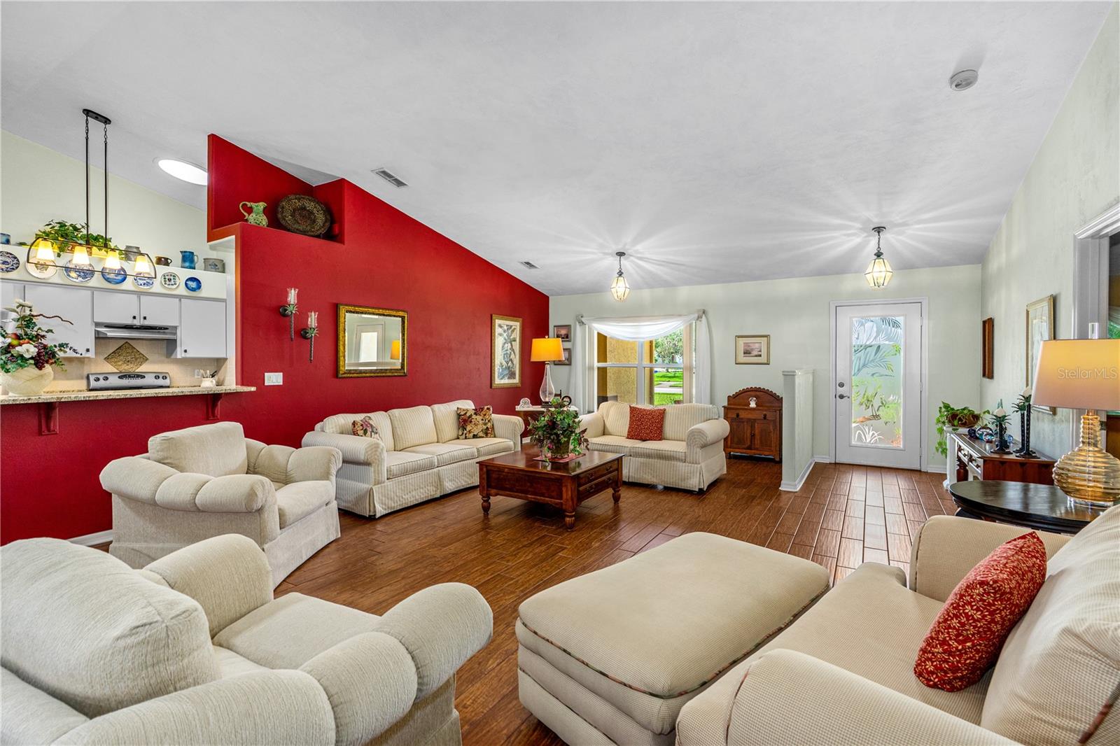 Image 8 of 46 For 993 Appleview Way