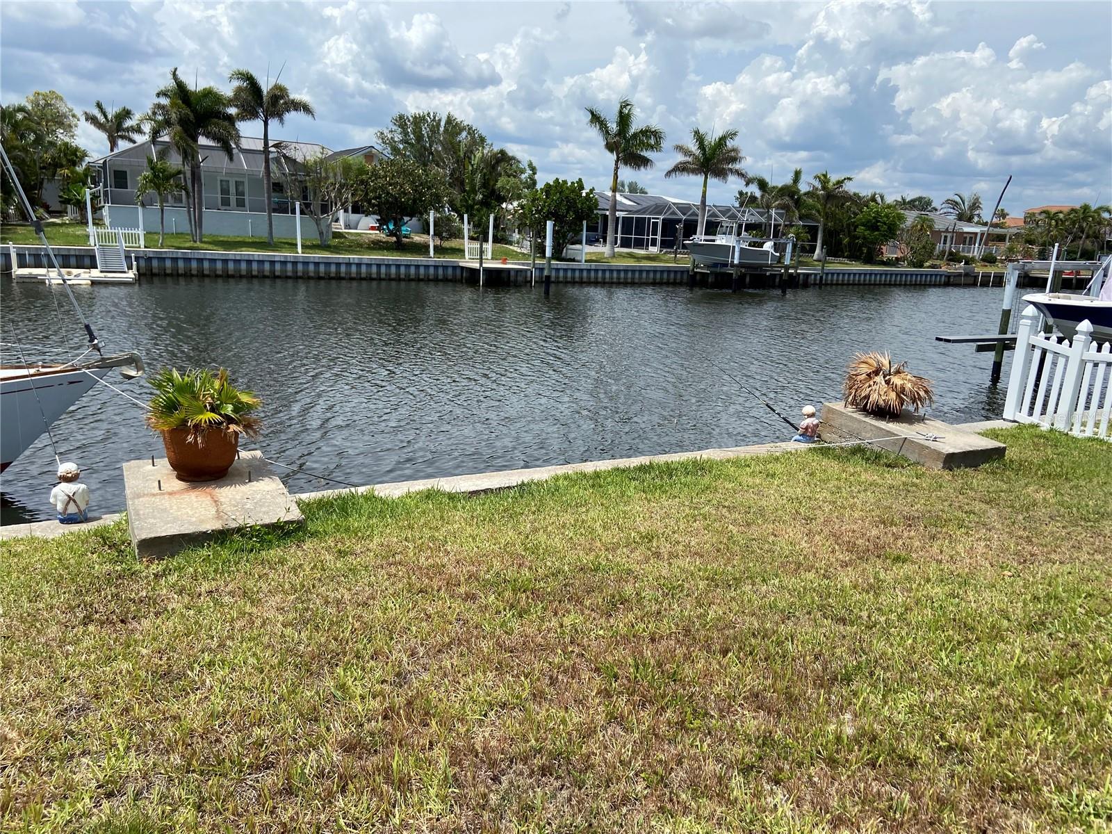 Listing photo id 9 for 262 Fry Terrace Se