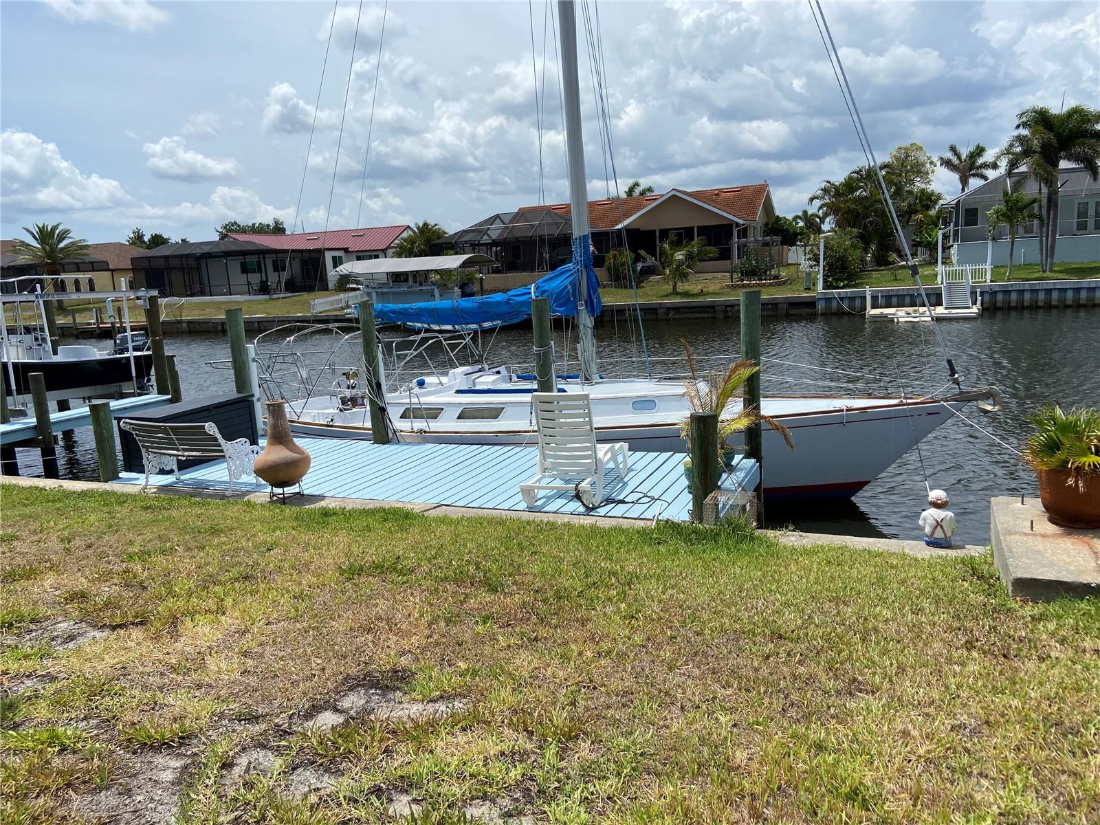 Listing photo id 10 for 262 Fry Terrace Se