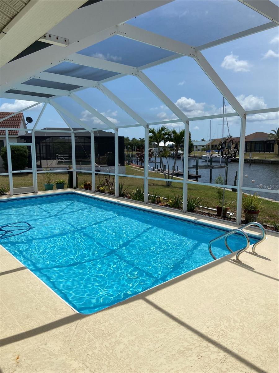 Listing photo id 12 for 262 Fry Terrace Se