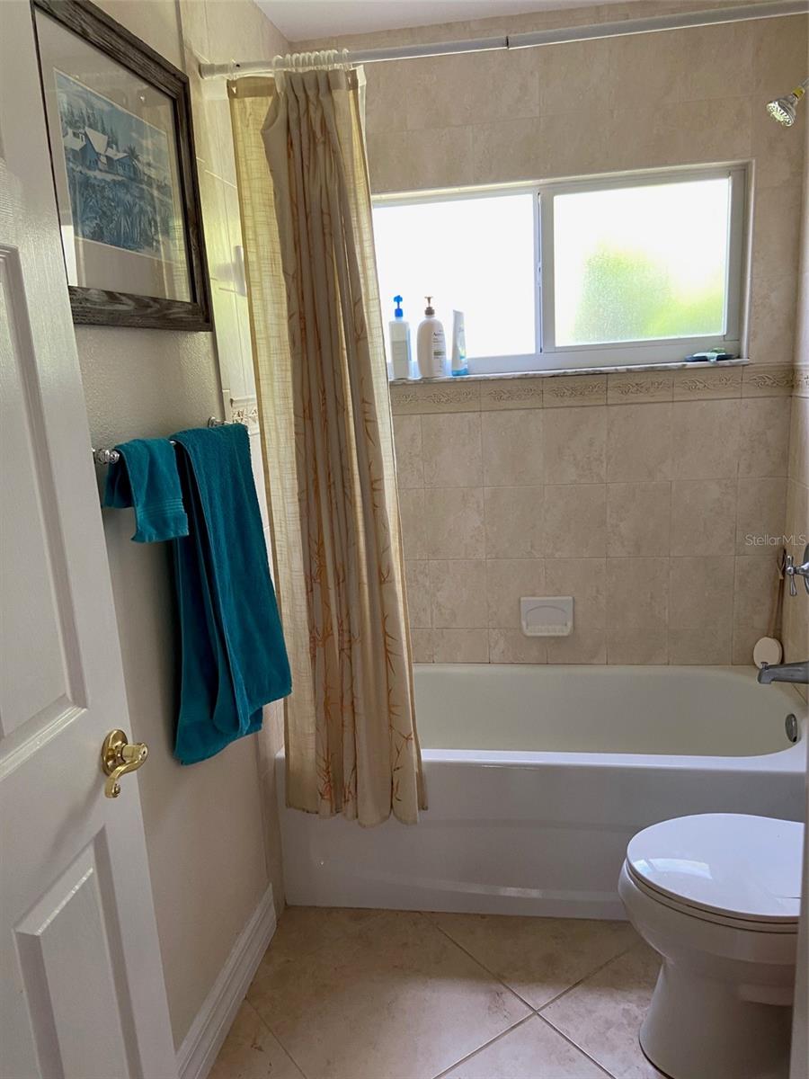 Listing photo id 13 for 262 Fry Terrace Se