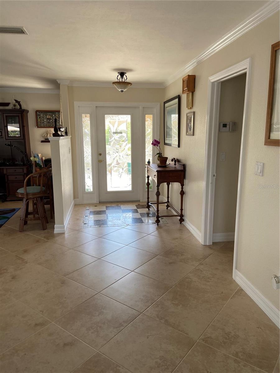 Listing photo id 1 for 262 Fry Terrace Se