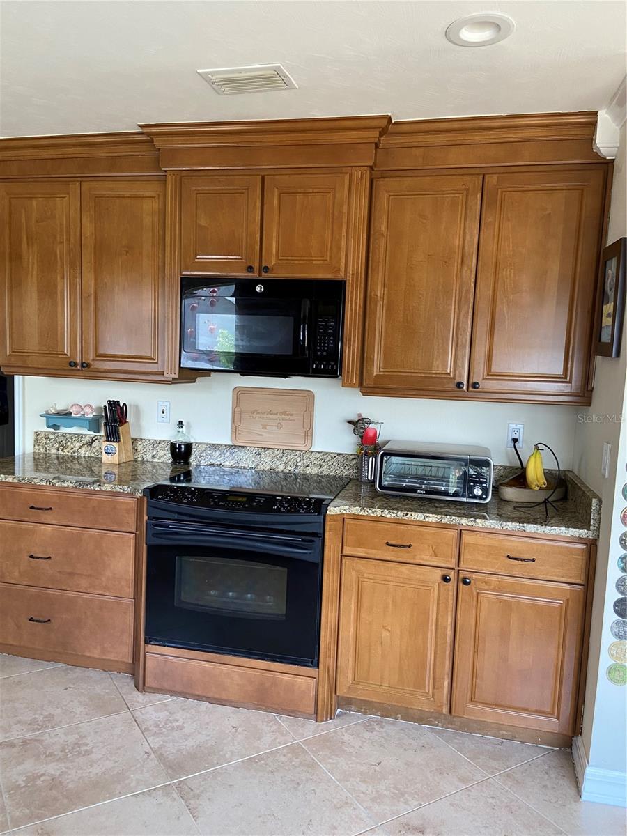 Listing photo id 7 for 262 Fry Terrace Se