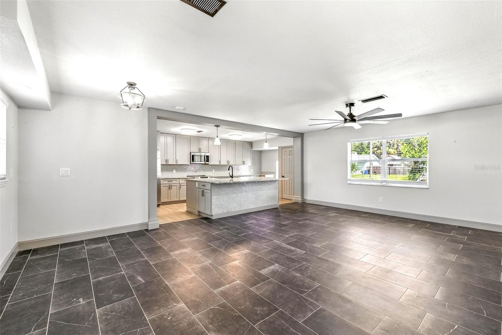 Image 3 of 30 For 714 Jane Avenue