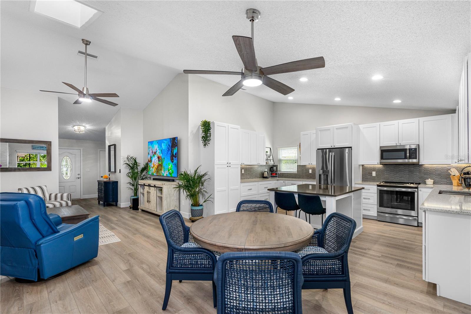 Image 6 of 42 For 767 Pine Shores Circle