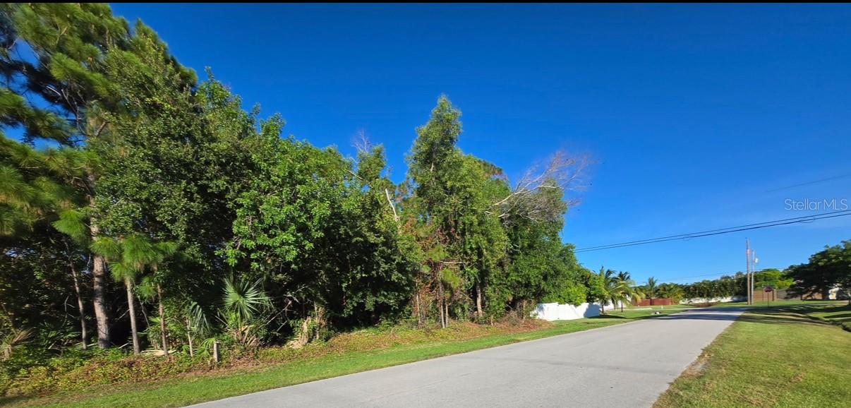 Listing photo id 2 for 2854 Melaleuca Boulevard